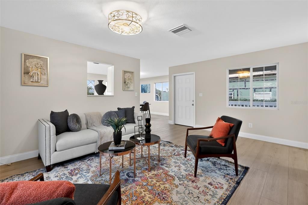 На продажу: $299,990 (3 спален, 2 ванн, 1308 Квадратных фут)