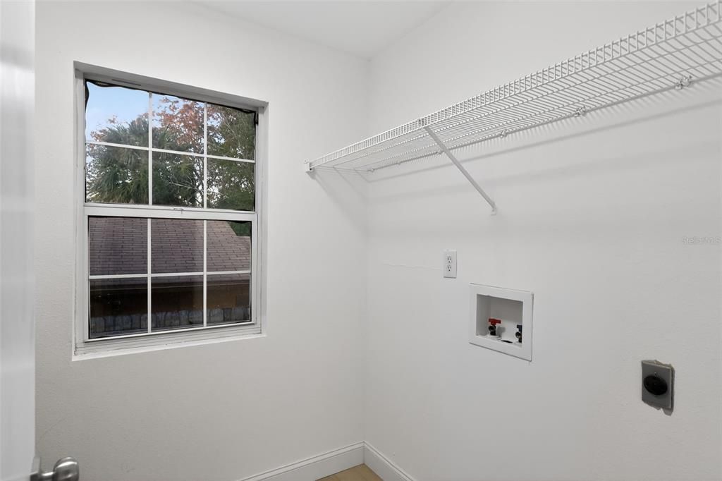 На продажу: $299,990 (3 спален, 2 ванн, 1308 Квадратных фут)