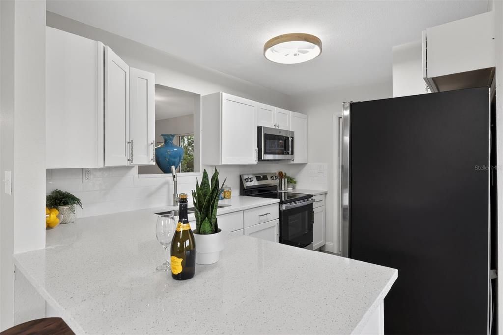 На продажу: $299,990 (3 спален, 2 ванн, 1308 Квадратных фут)