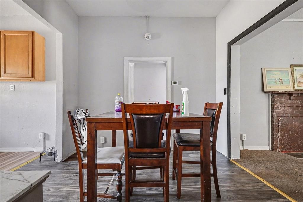For Sale: $99,000 (3 beds, 1 baths, 928 Square Feet)