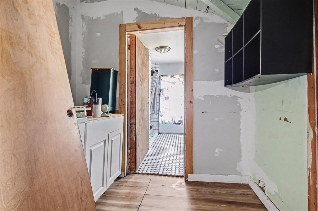 For Sale: $99,000 (3 beds, 1 baths, 928 Square Feet)