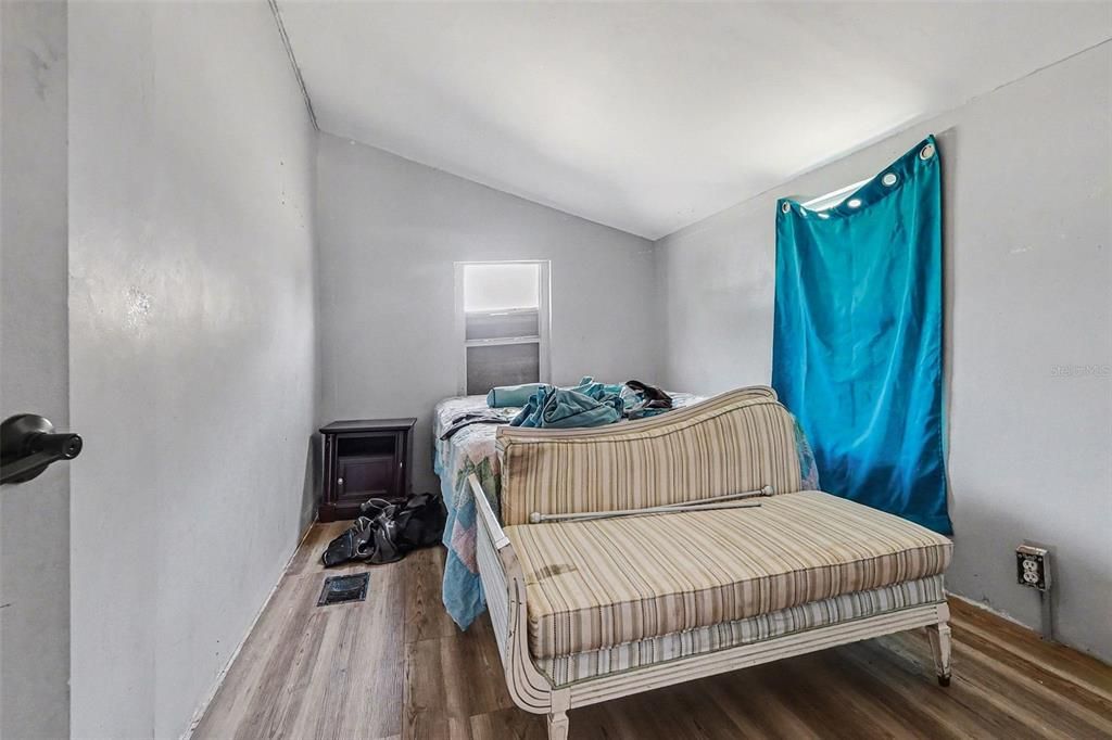 For Sale: $99,000 (3 beds, 1 baths, 928 Square Feet)