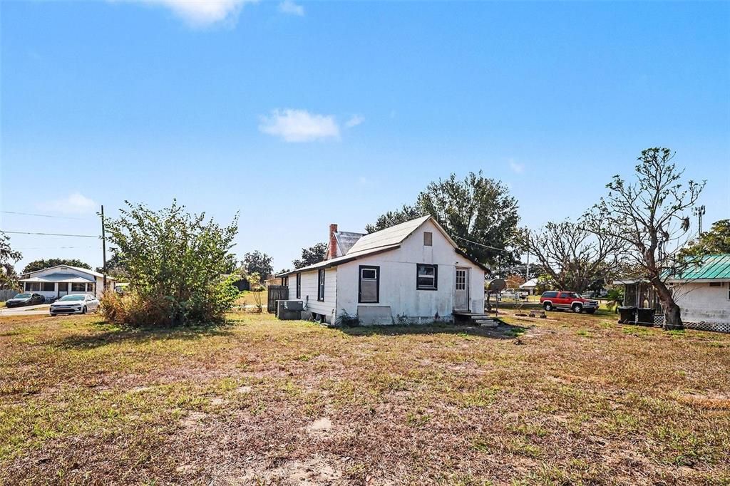 For Sale: $99,000 (3 beds, 1 baths, 928 Square Feet)