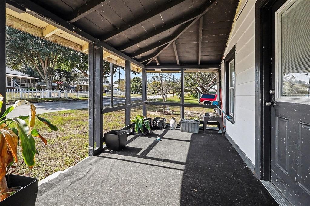 For Sale: $99,000 (3 beds, 1 baths, 928 Square Feet)
