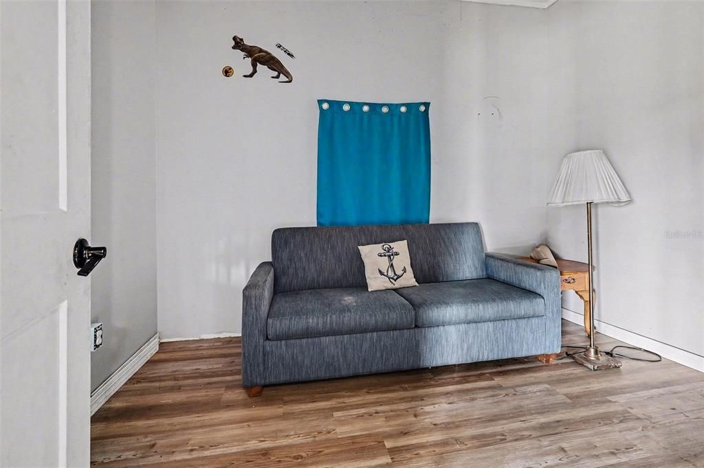 For Sale: $99,000 (3 beds, 1 baths, 928 Square Feet)