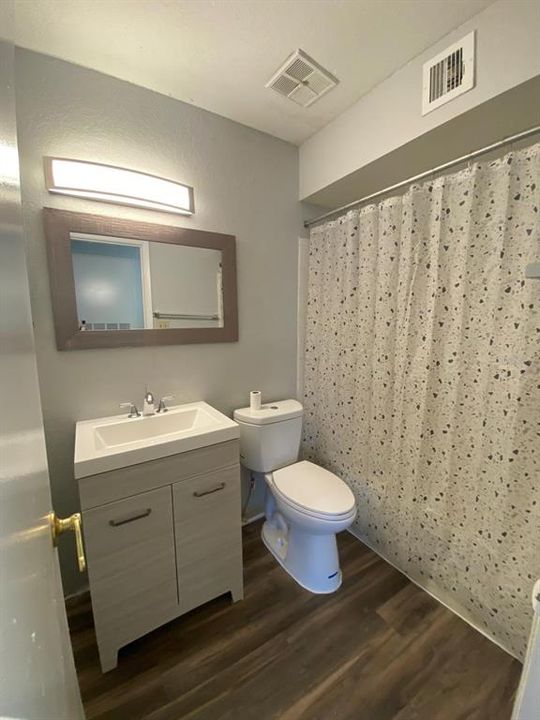 For Sale: $164,900 (2 beds, 2 baths, 935 Square Feet)