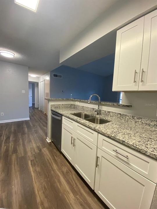 For Sale: $164,900 (2 beds, 2 baths, 935 Square Feet)