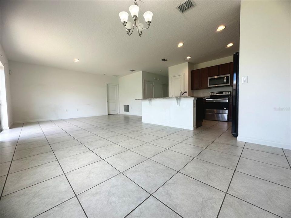 出租: $2,000 (3 贝兹, 2 浴室, 1405 平方英尺)