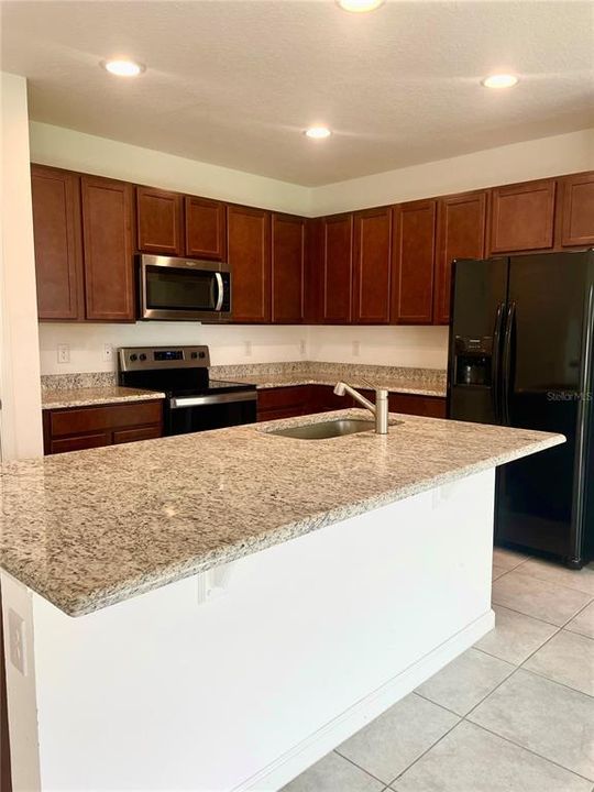 出租: $2,000 (3 贝兹, 2 浴室, 1405 平方英尺)