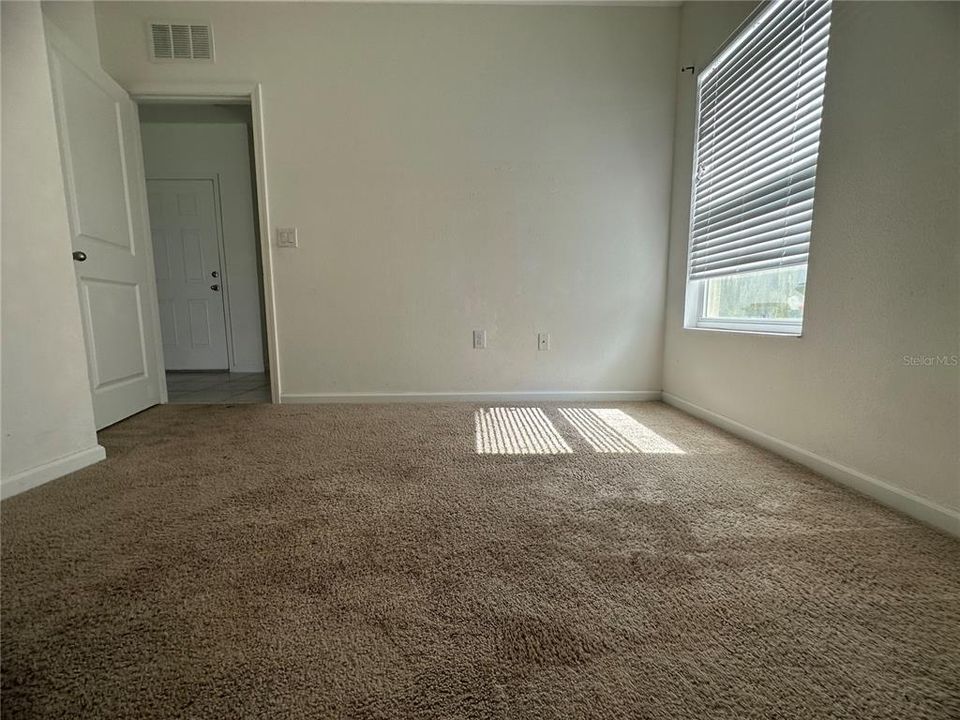 出租: $2,000 (3 贝兹, 2 浴室, 1405 平方英尺)