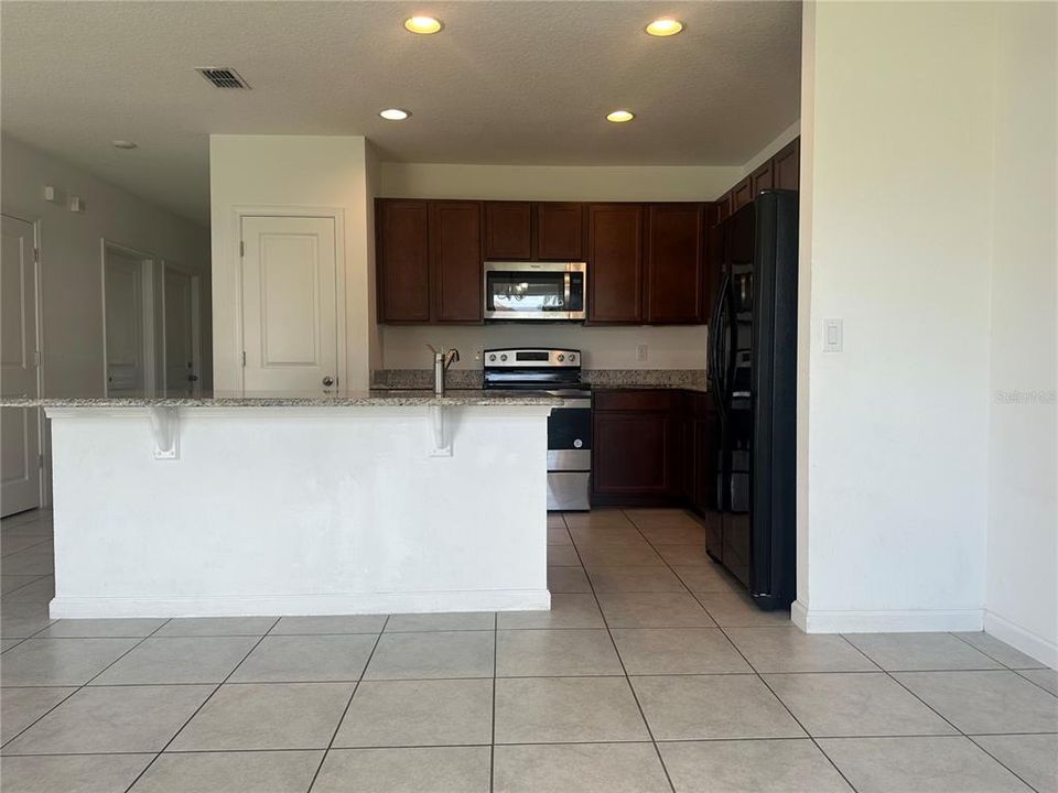 出租: $2,000 (3 贝兹, 2 浴室, 1405 平方英尺)