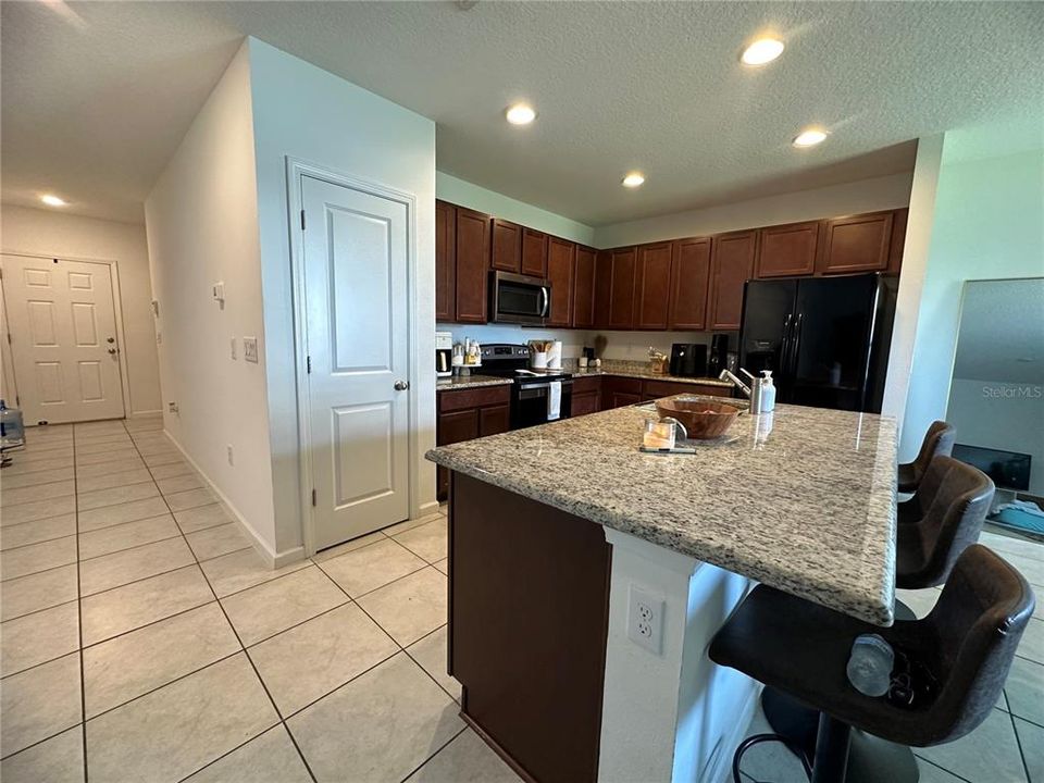 出租: $2,000 (3 贝兹, 2 浴室, 1405 平方英尺)