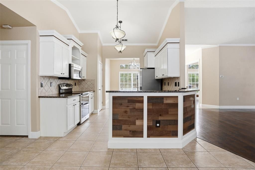 待售: $419,900 (4 贝兹, 2 浴室, 2160 平方英尺)