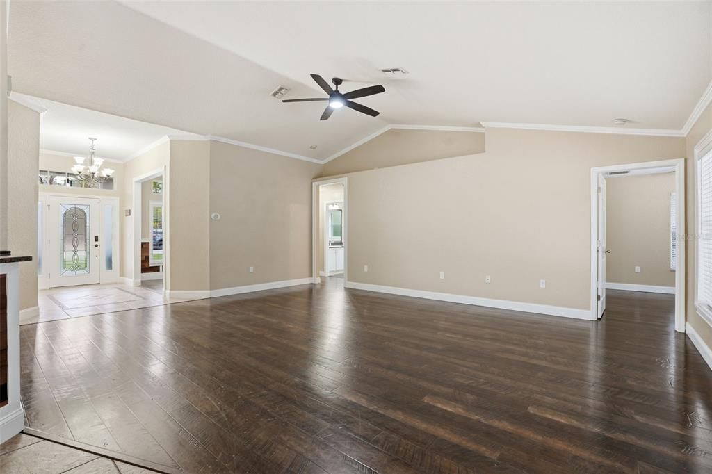 待售: $419,900 (4 贝兹, 2 浴室, 2160 平方英尺)