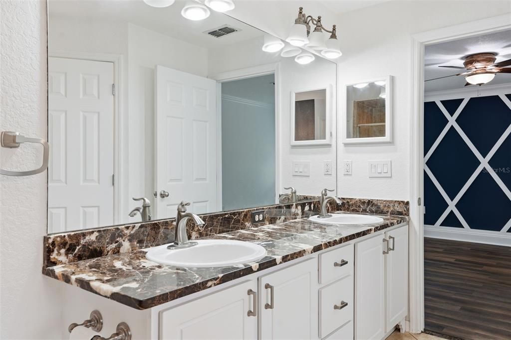 待售: $419,900 (4 贝兹, 2 浴室, 2160 平方英尺)