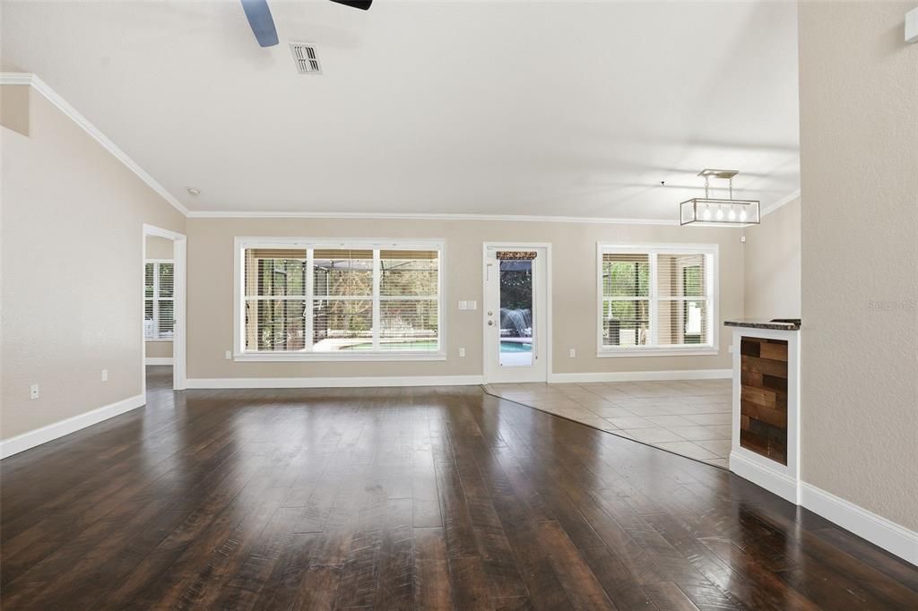 待售: $419,900 (4 贝兹, 2 浴室, 2160 平方英尺)