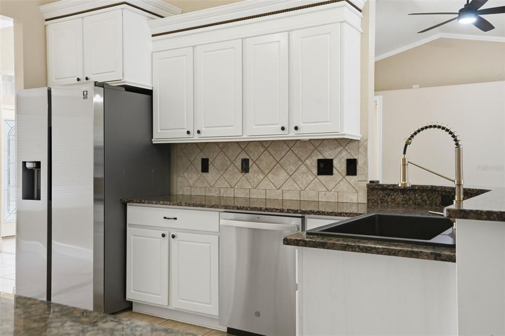 待售: $419,900 (4 贝兹, 2 浴室, 2160 平方英尺)