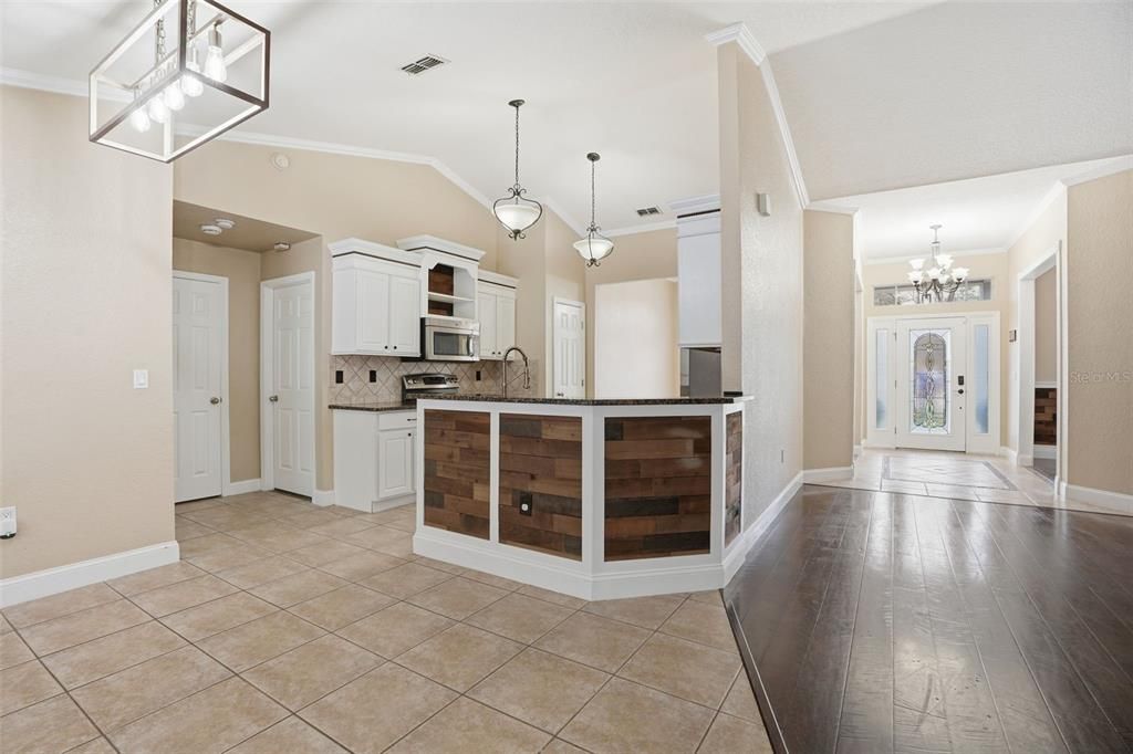 待售: $419,900 (4 贝兹, 2 浴室, 2160 平方英尺)