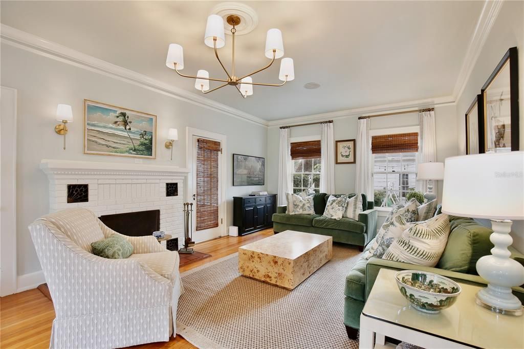 En Venta: $749,900 (3 camas, 2 baños, 2466 Pies cuadrados)