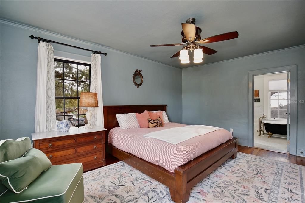 En Venta: $749,900 (3 camas, 2 baños, 2466 Pies cuadrados)