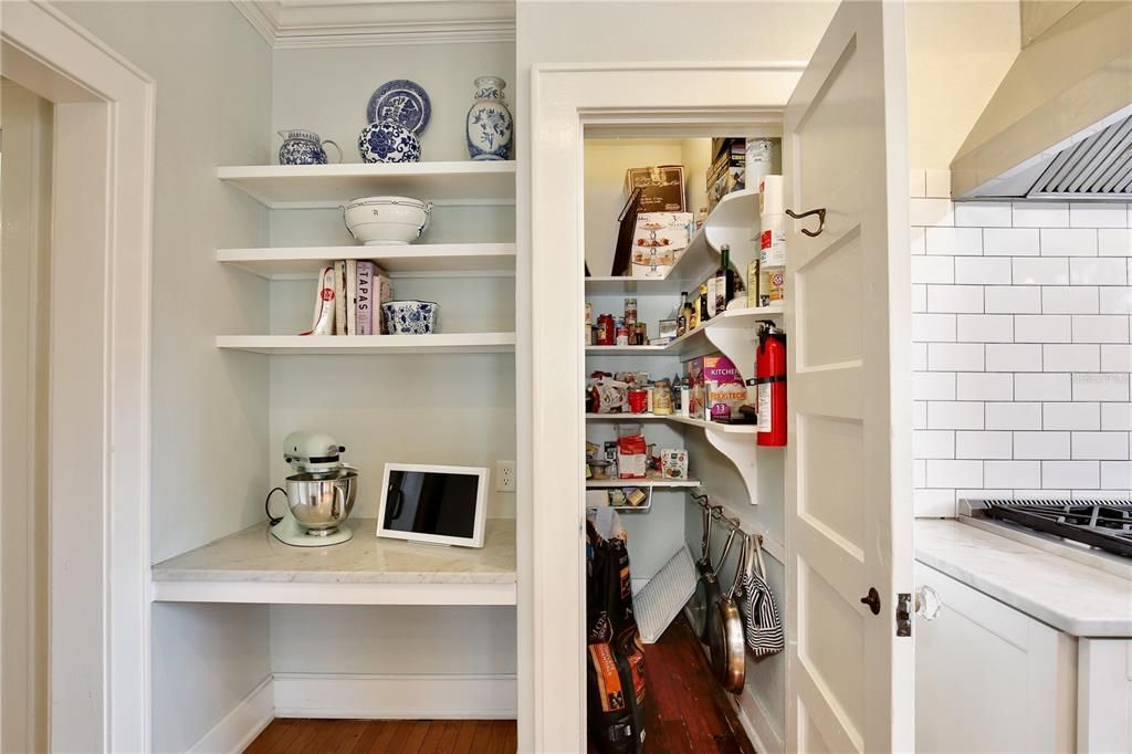 En Venta: $749,900 (3 camas, 2 baños, 2466 Pies cuadrados)