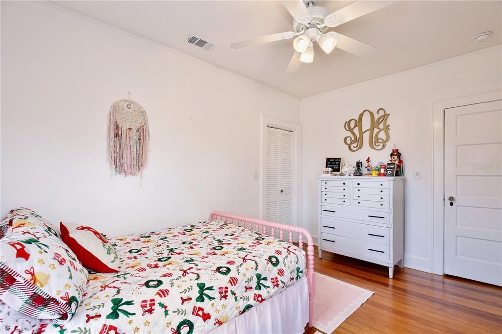 En Venta: $749,900 (3 camas, 2 baños, 2466 Pies cuadrados)