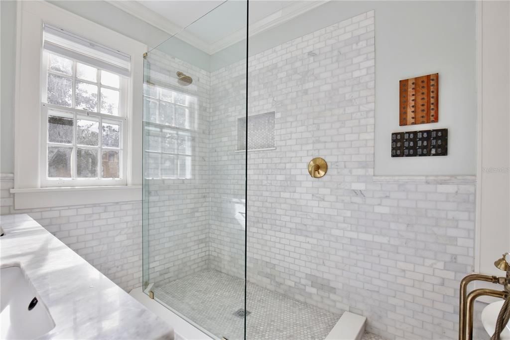 En Venta: $749,900 (3 camas, 2 baños, 2466 Pies cuadrados)