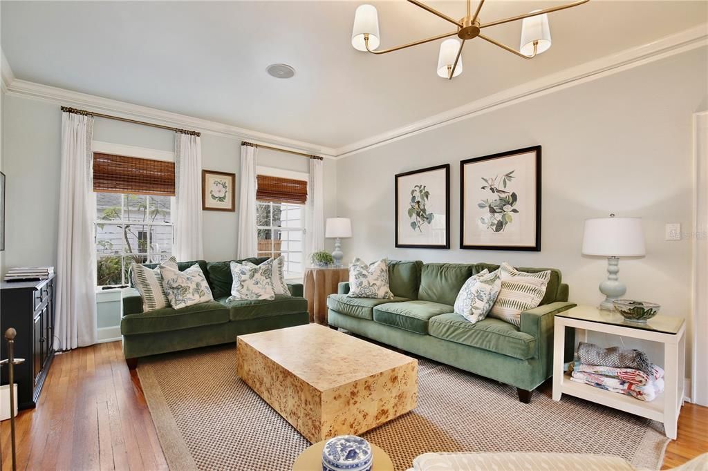 En Venta: $749,900 (3 camas, 2 baños, 2466 Pies cuadrados)