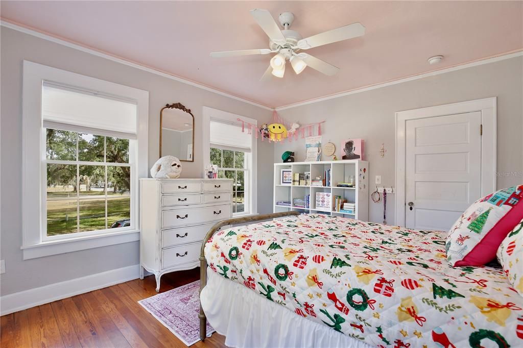 En Venta: $749,900 (3 camas, 2 baños, 2466 Pies cuadrados)