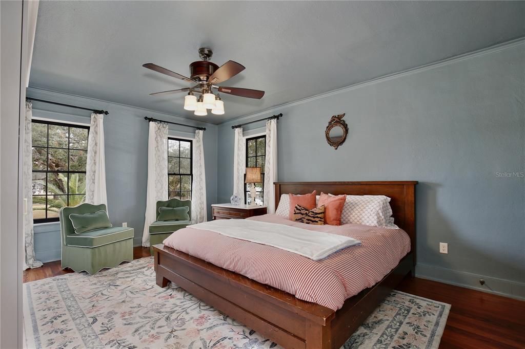 En Venta: $749,900 (3 camas, 2 baños, 2466 Pies cuadrados)