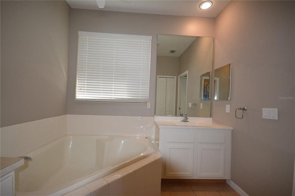 For Rent: $2,600 (3 beds, 2 baths, 1537 Square Feet)