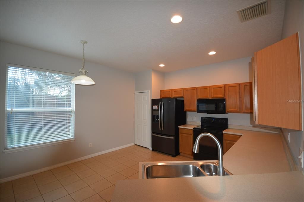 For Rent: $2,600 (3 beds, 2 baths, 1537 Square Feet)