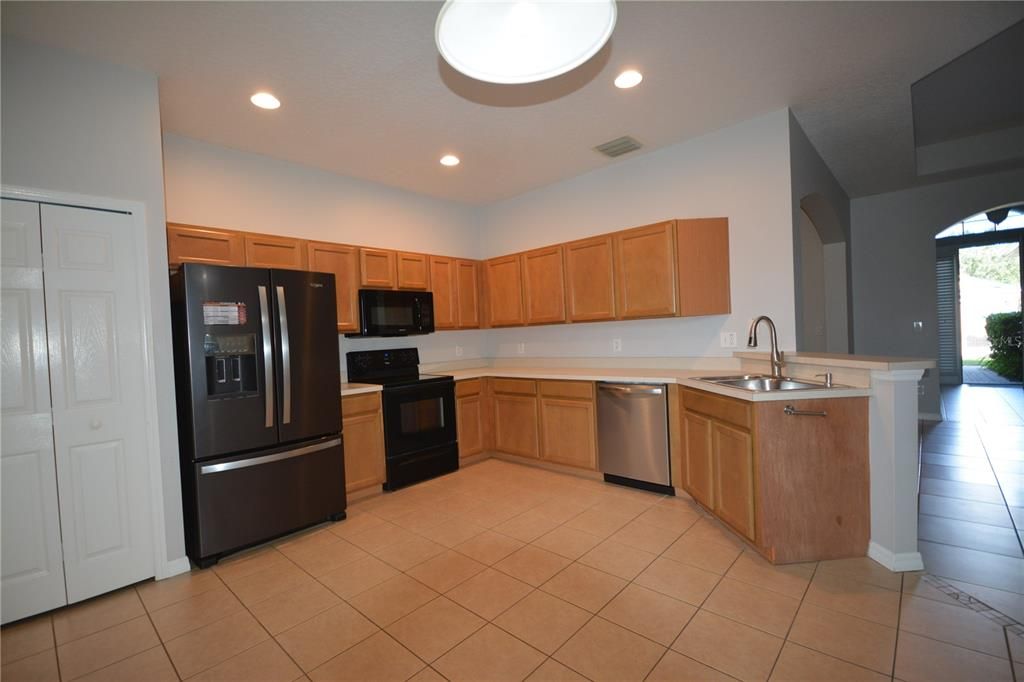 For Rent: $2,600 (3 beds, 2 baths, 1537 Square Feet)