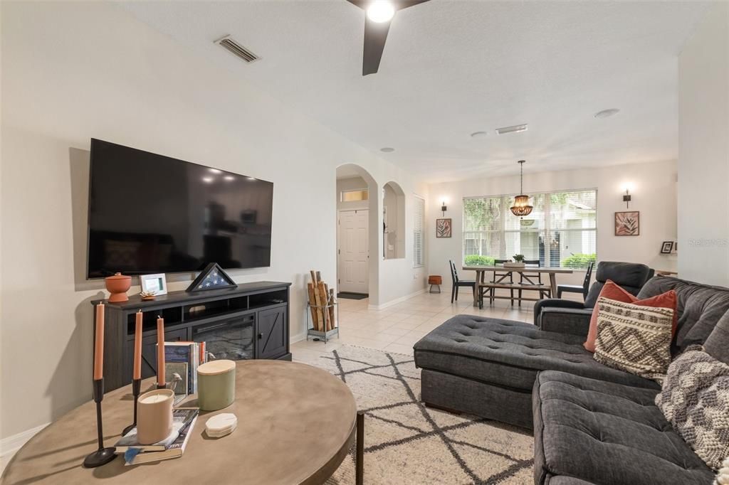 For Sale: $350,000 (3 beds, 2 baths, 1790 Square Feet)