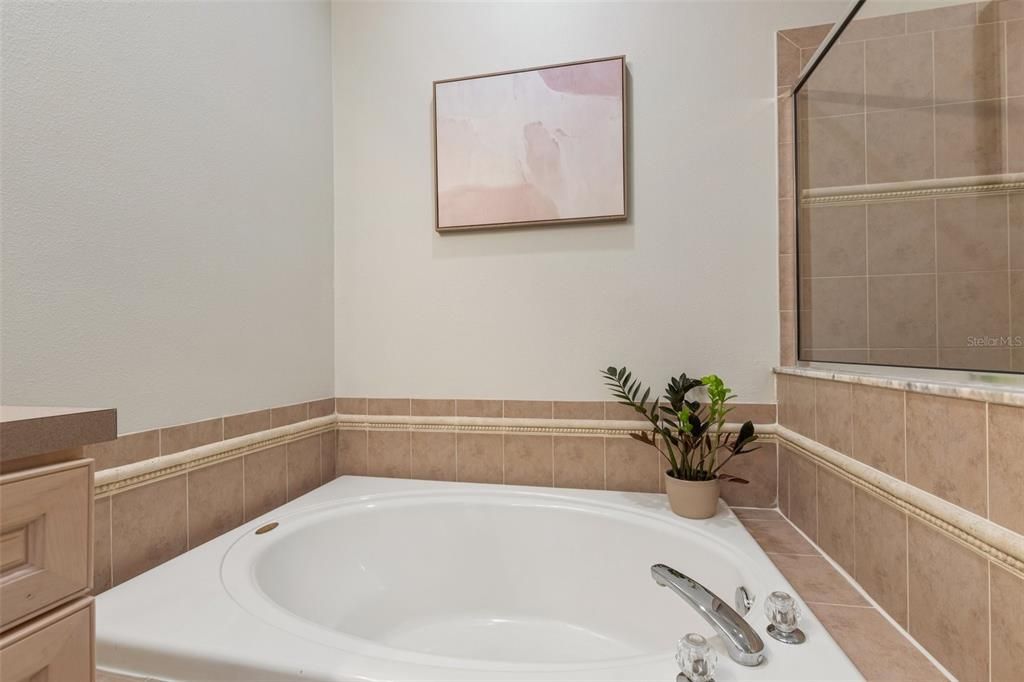 For Sale: $350,000 (3 beds, 2 baths, 1790 Square Feet)