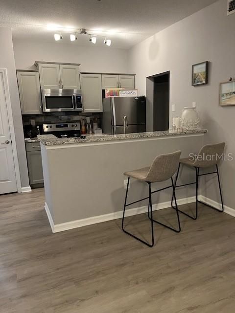 出租: $2,200 (2 贝兹, 2 浴室, 925 平方英尺)