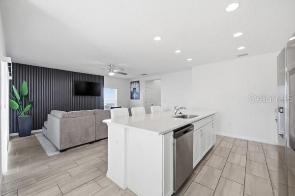 For Sale: $355,000 (4 beds, 3 baths, 1649 Square Feet)