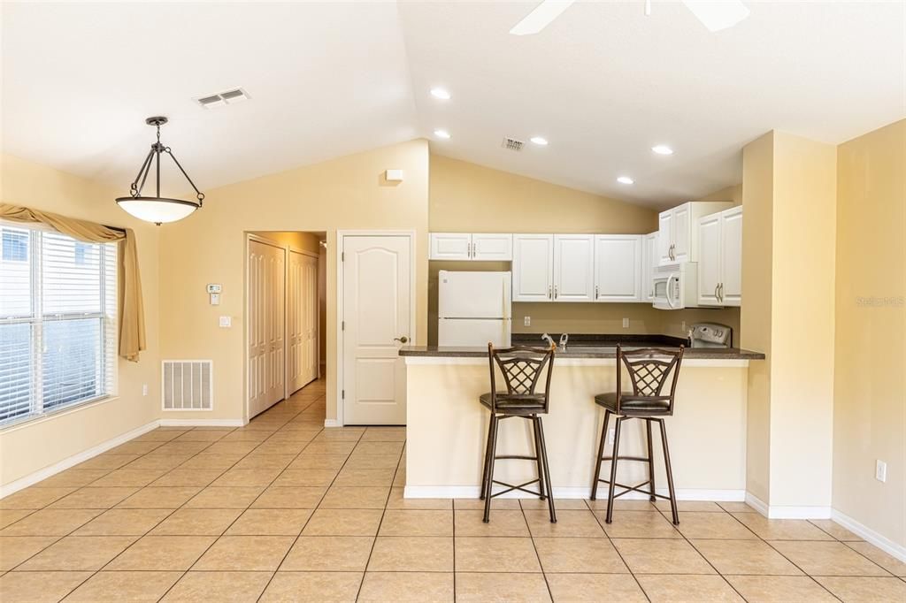 For Sale: $295,000 (2 beds, 2 baths, 1200 Square Feet)