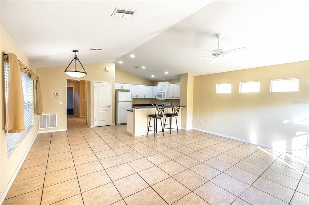 For Sale: $295,000 (2 beds, 2 baths, 1200 Square Feet)