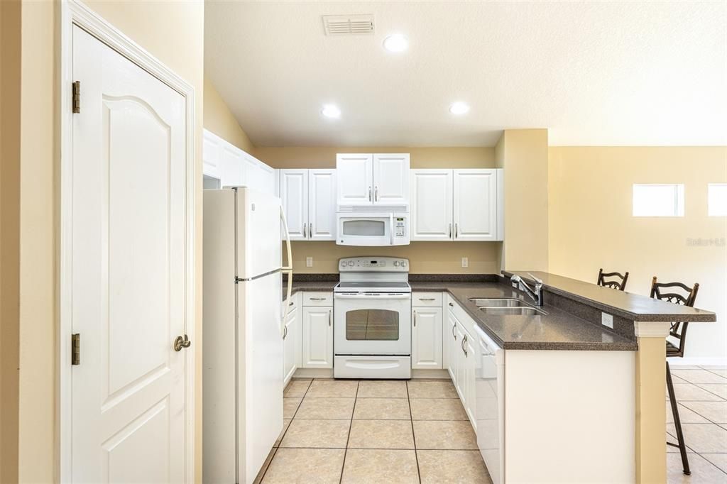 For Sale: $295,000 (2 beds, 2 baths, 1200 Square Feet)