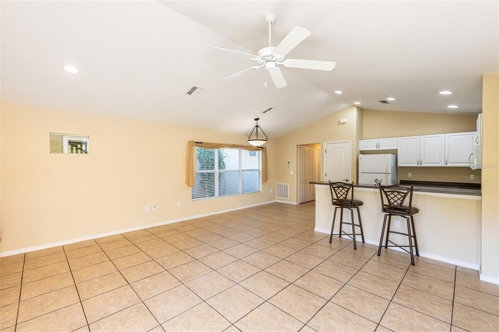 For Sale: $295,000 (2 beds, 2 baths, 1200 Square Feet)