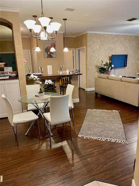 出租: $1,750 (2 贝兹, 2 浴室, 1009 平方英尺)