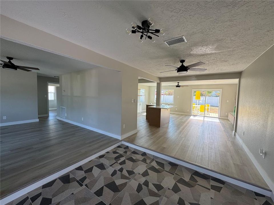 На продажу: $529,900 (3 спален, 2 ванн, 1536 Квадратных фут)