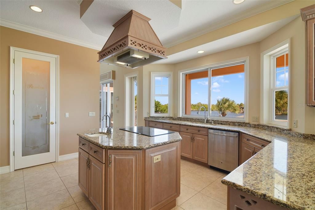 En Venta: $2,150,000 (6 camas, 4 baños, 5208 Pies cuadrados)