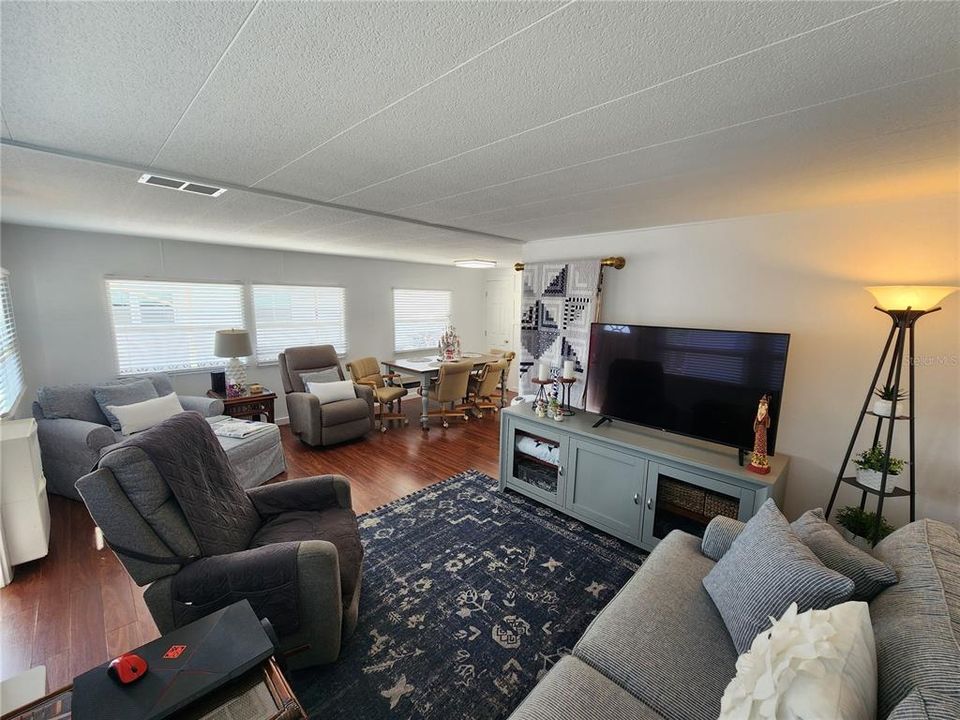 待售: $120,000 (2 贝兹, 2 浴室, 800 平方英尺)