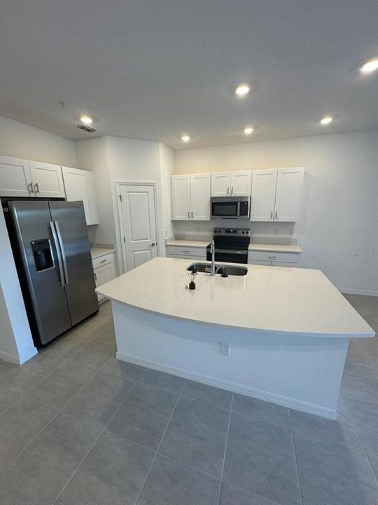 For Rent: $2,300 (3 beds, 2 baths, 1373 Square Feet)