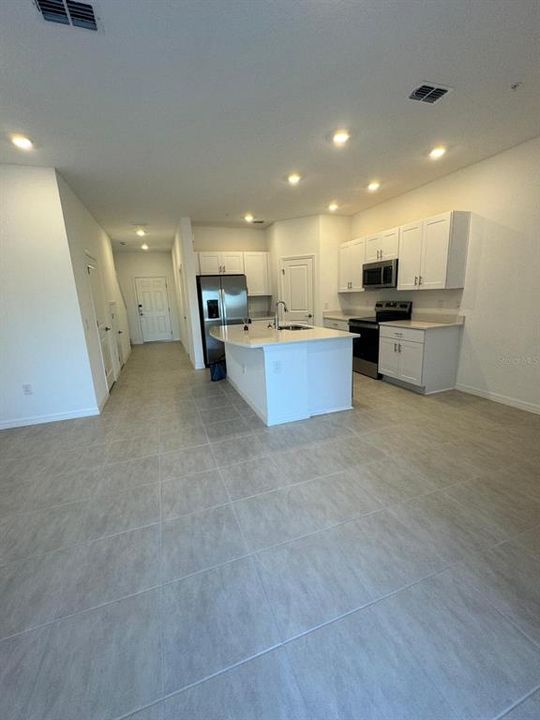 For Rent: $2,300 (3 beds, 2 baths, 1373 Square Feet)