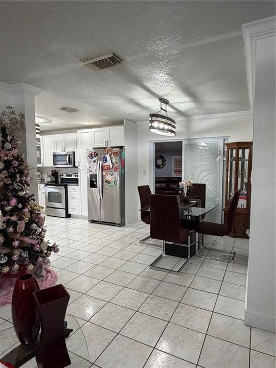 待售: $450,000 (4 贝兹, 2 浴室, 1866 平方英尺)