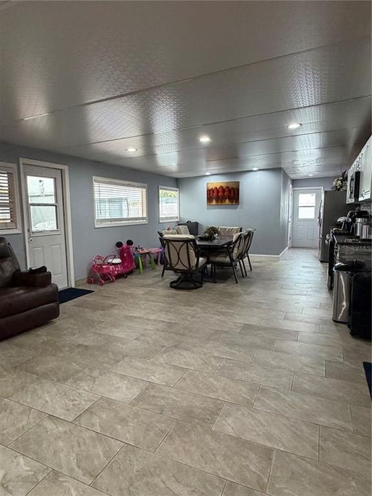 待售: $450,000 (4 贝兹, 2 浴室, 1866 平方英尺)