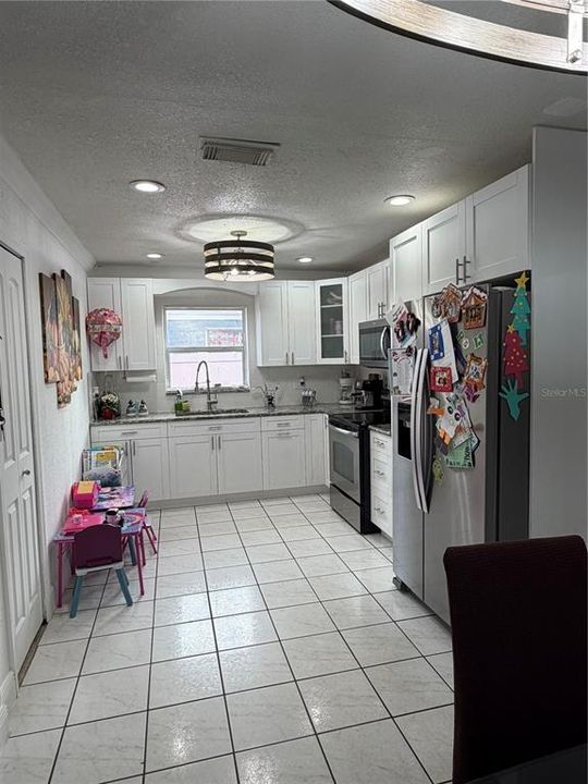 待售: $450,000 (4 贝兹, 2 浴室, 1866 平方英尺)